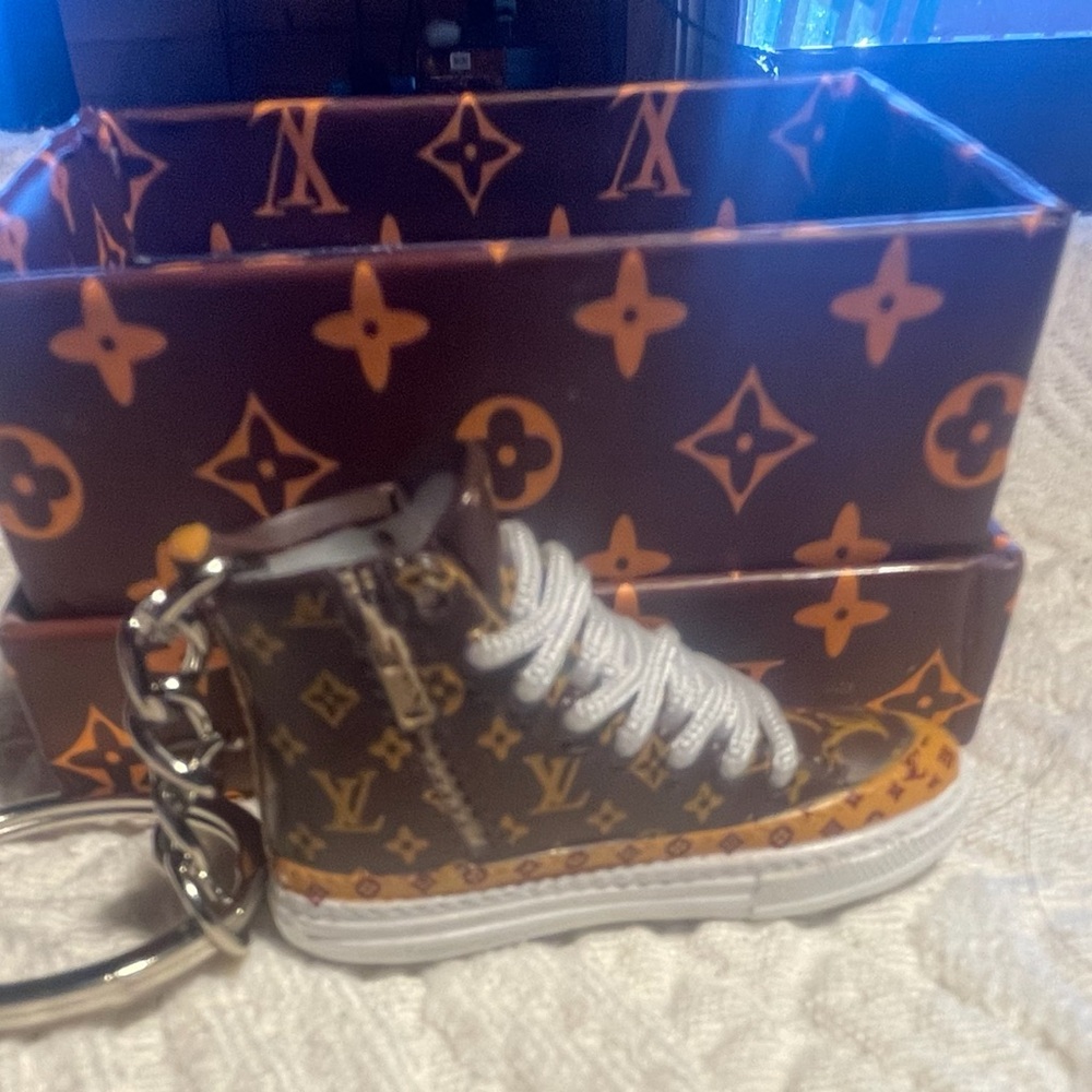 Louis Vuitton Themed Brown Sneaker Keychain with Box NWOT - Picture 3 of 3